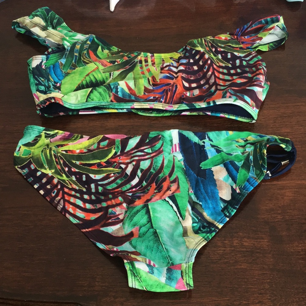 Bikini - Picture 2 of 2